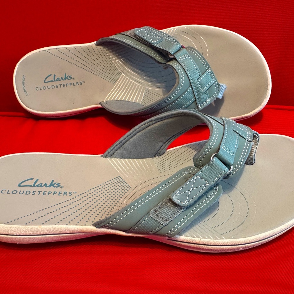 SOLD - *NWOT* Clarks CloudSteppers - BreezeSea Sandals